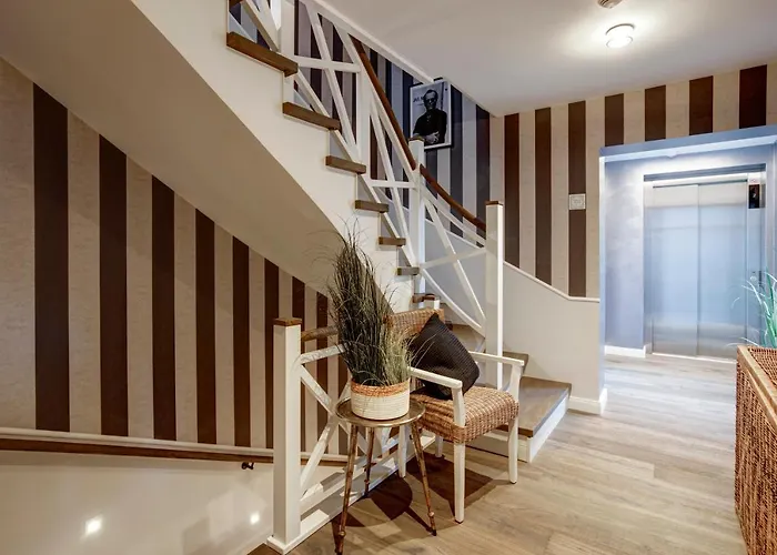 Ξενοδοχείο Seventy Seven *